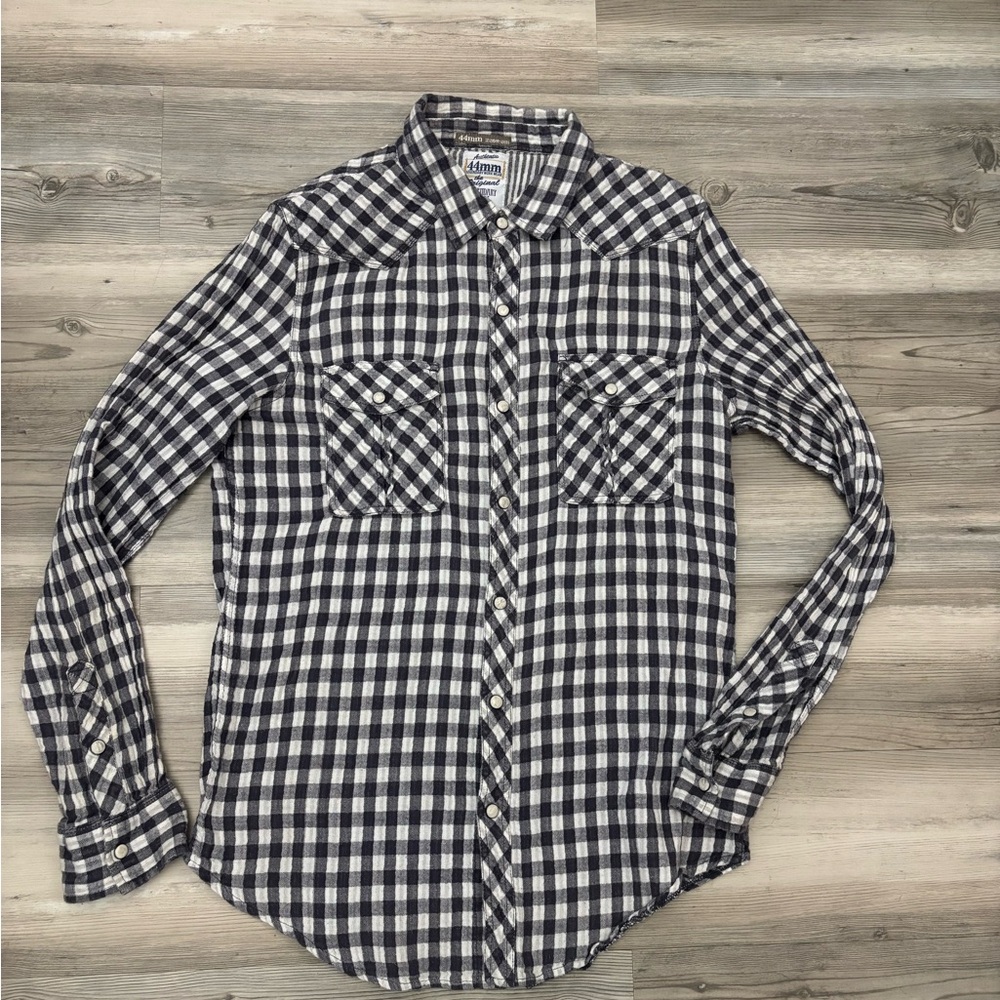 44MM Gray and White button down with pearl snap buttons